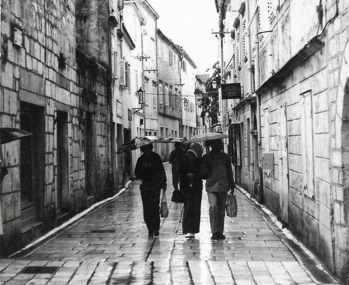 FOTOMEMORIJA | Kišni dan na Rabu s kraja osamdesetih