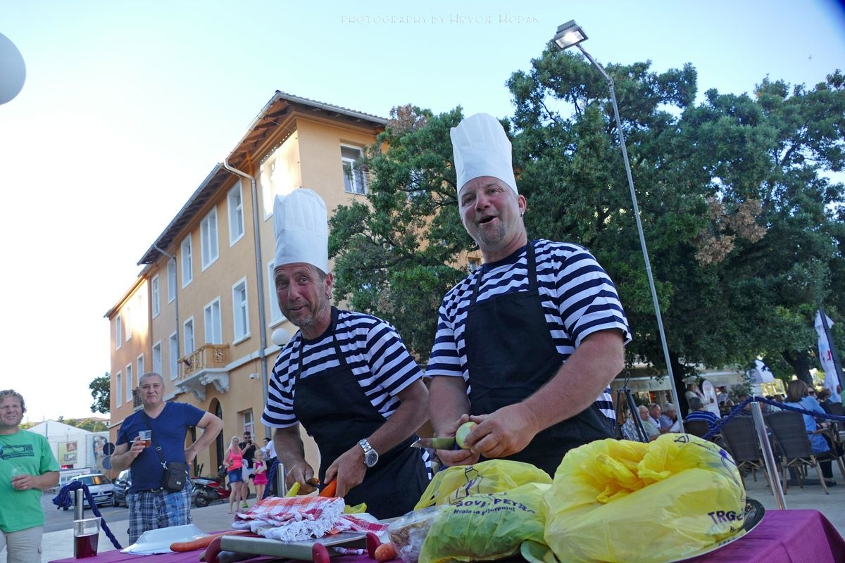 Gastro dvojac Udruge Komin, Andrejas Peran i Branimir Štokić, skuhao najukusniji janjeći kotlić