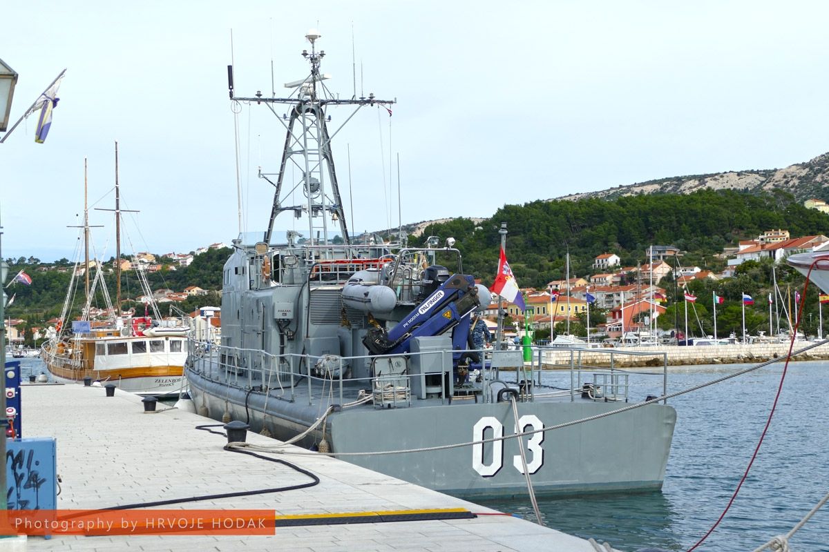 U čast rapskim dragovoljcima i braniteljima u luku Rab pristao je brod Hrvatske ratne mornarice „Cavtat“
