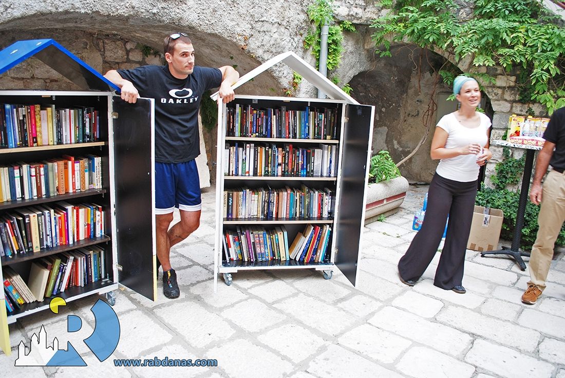 Rab zahvaljujući “Kocki” dobio knjižnice na otvorenom