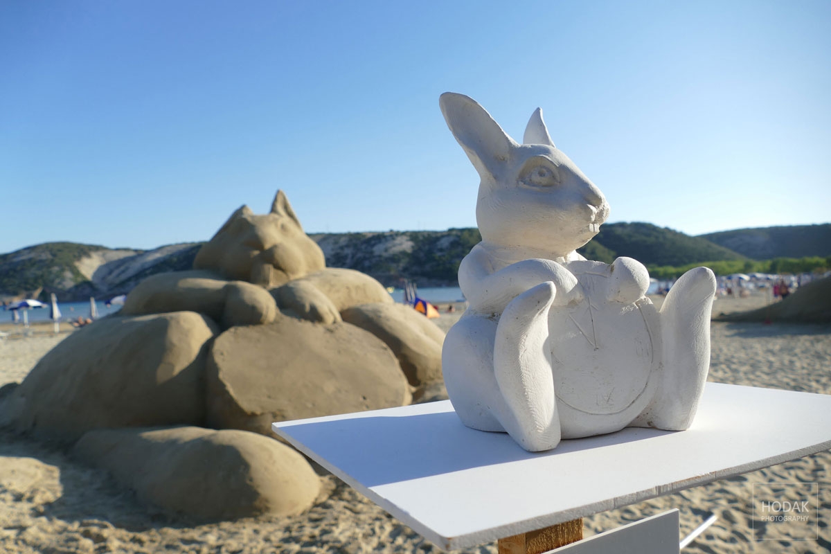 10. Festival skulpture u pijesku | U tijeku je završno oblikovanje pješčanih likova iz zemlje čudesa