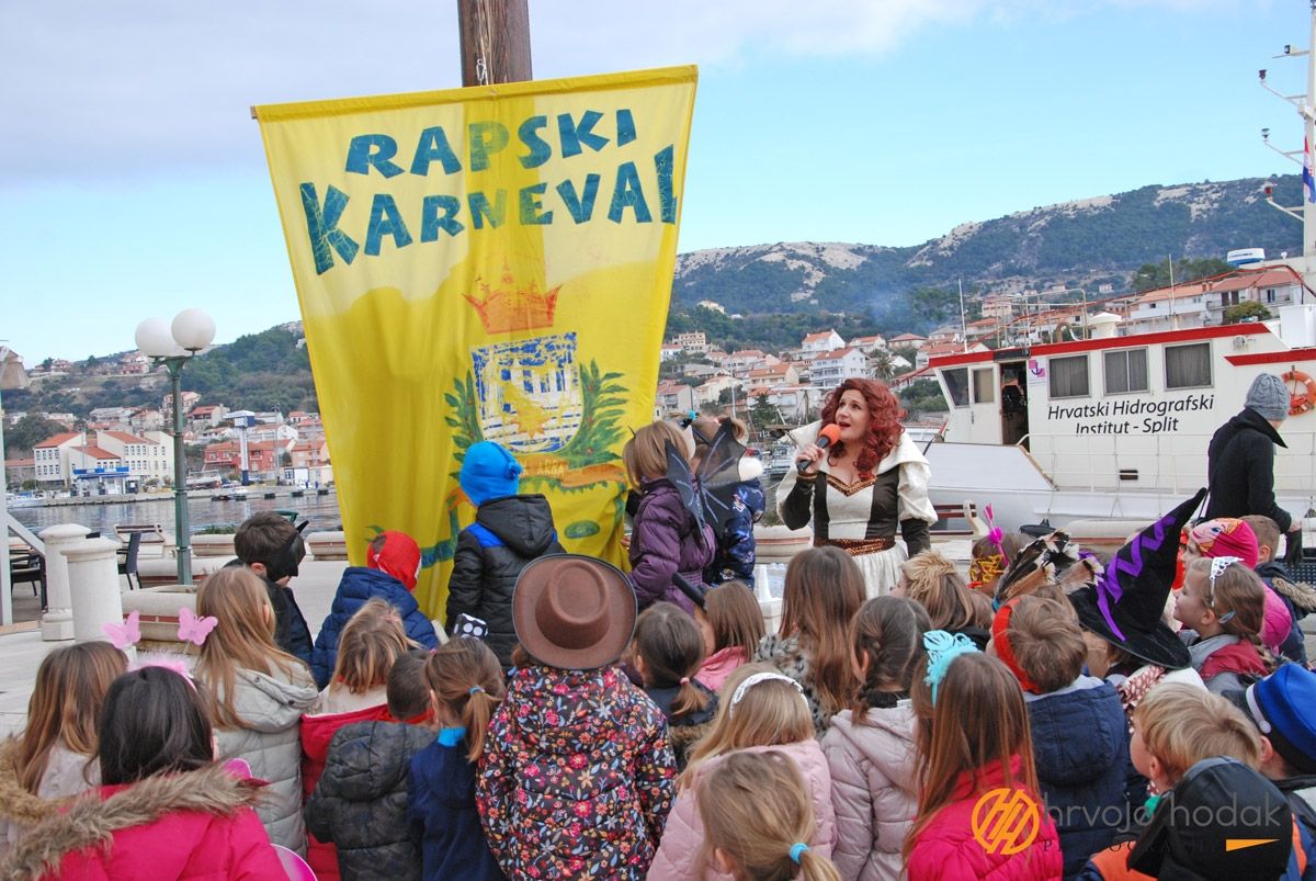 Djeca DV Pahuljica podigla karnevalsku zastavu, a Meštrica Sanja preuzela ključe Grada