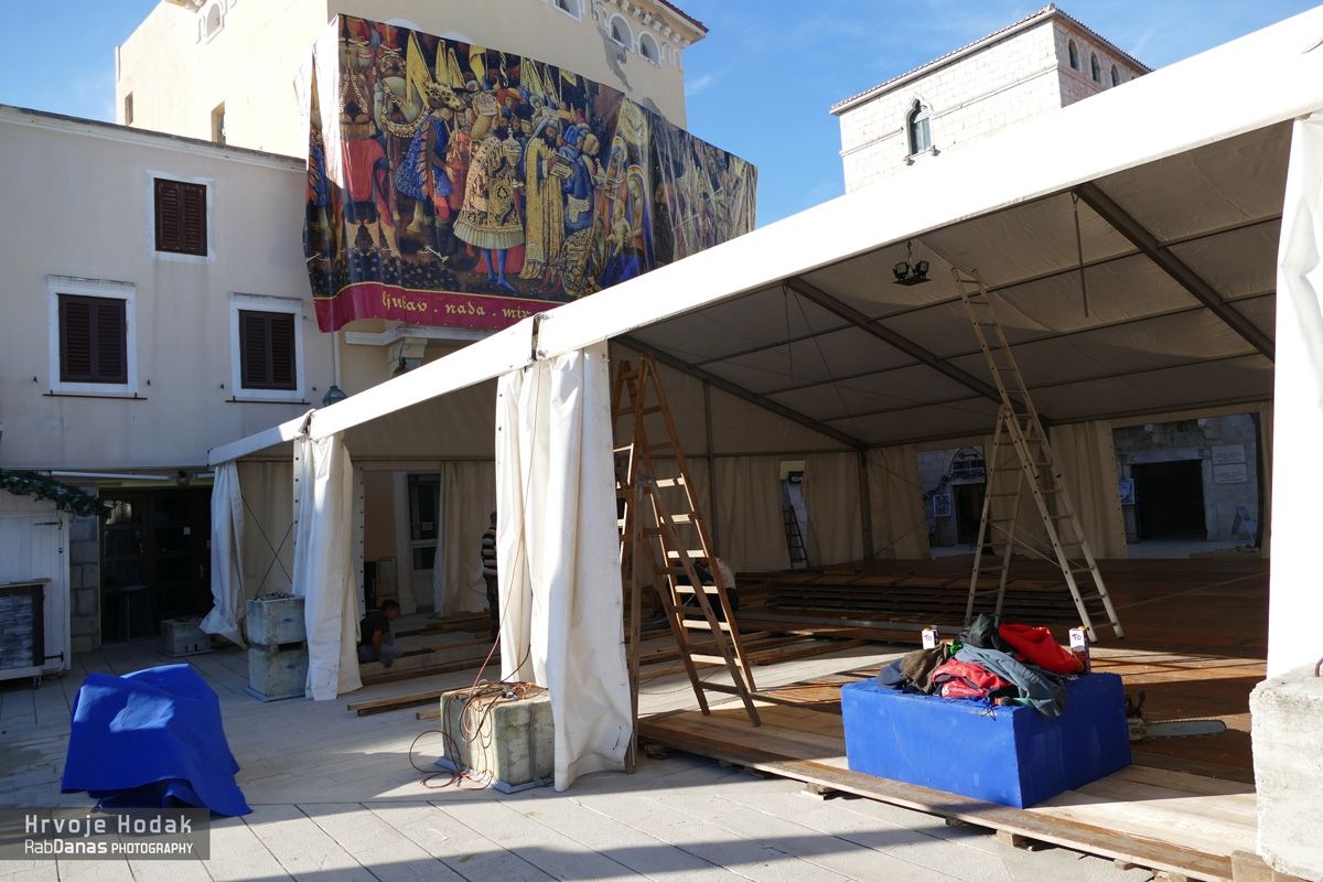 U tijeku je postavljanje šatora s klizalištem – upisi u školu klizanja produženi do 13. prosinca