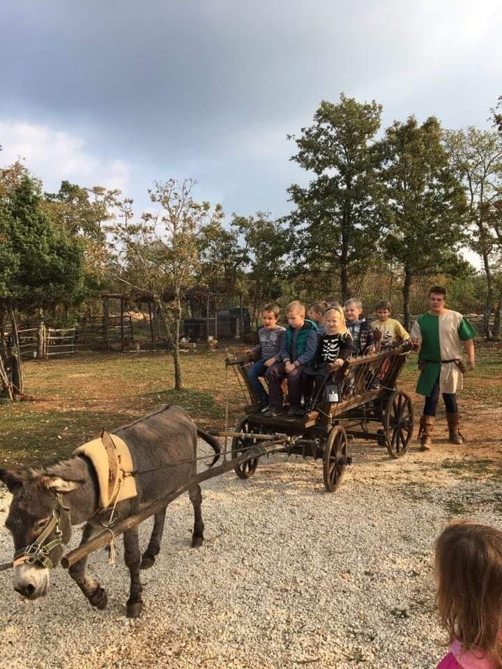Predškolci iz DV “Pahuljica” oduševljeni posjetom srednjovjekovnom tematskom parku Sanc. Michael u Svetvinčentu