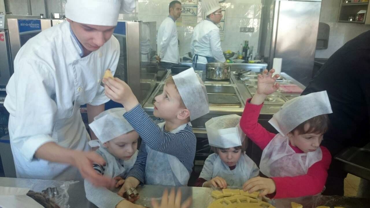 Maleni “Ježići”  s učenicima rapske Srednje škole uživali u čarima francuske kuhinje