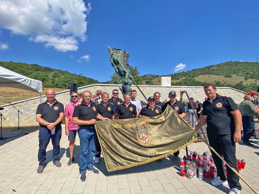 Predstavnici UVDR Lopar i Općine Lopar posjetili ličko ratište i odali počast poginulim hrvatskim braniteljima