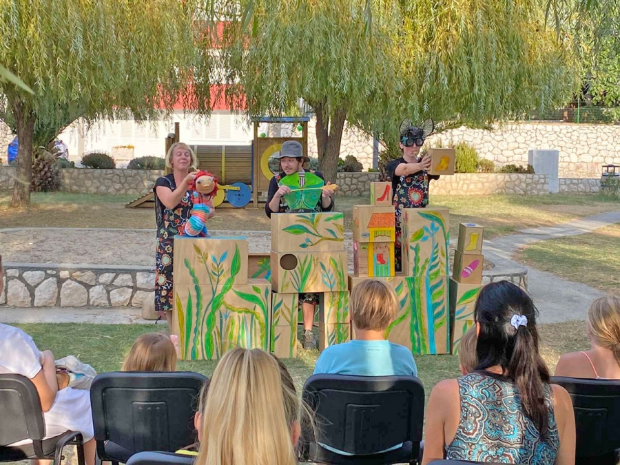 Šumsko-postolarski svijet iz predstave o stonogi Gogi oduševio djecu u parku Kapić