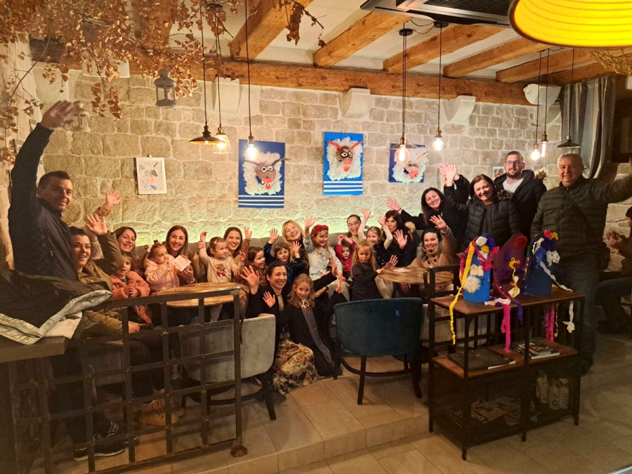 Izložba dječjih likovnih radova „Mali čuvari tradicije” Izložba dječjih likovnih radova „Mali čuvari tradicije”