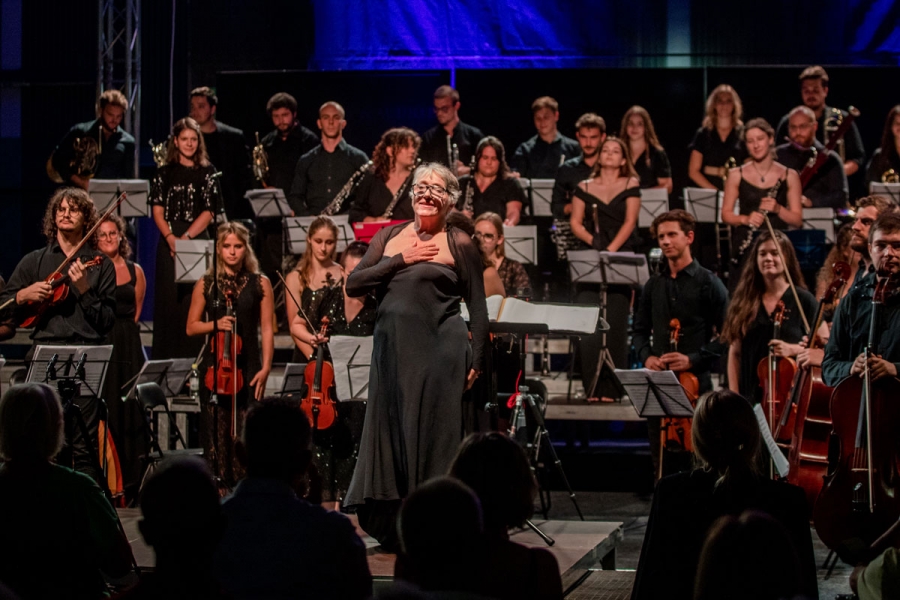 Gala koncert “OPERISSIMO” – Dugotrajni završni aplauz za vrhunske mlade pjevače, orkestar i prof. Dunju Vejzović