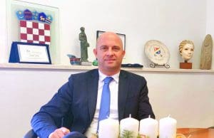 Božićno-novogodišnja čestitka gradonačelnika Raba Nikole Grgurića