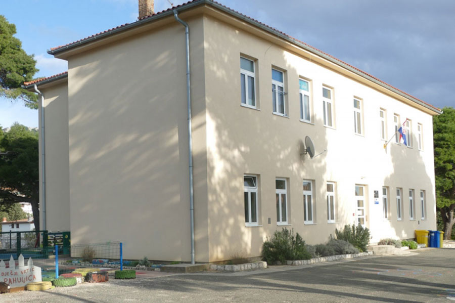 945 pravovaljana potpisa protiv zatvaranja PŠ Banjol
