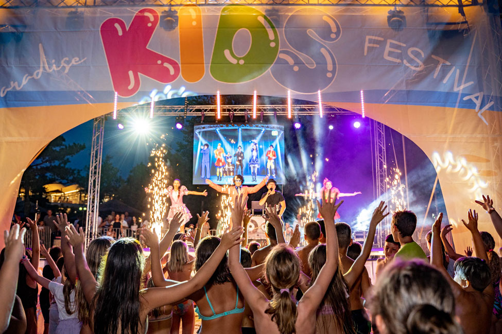 Dječje radosti na Rajskoj plaži u Loparu