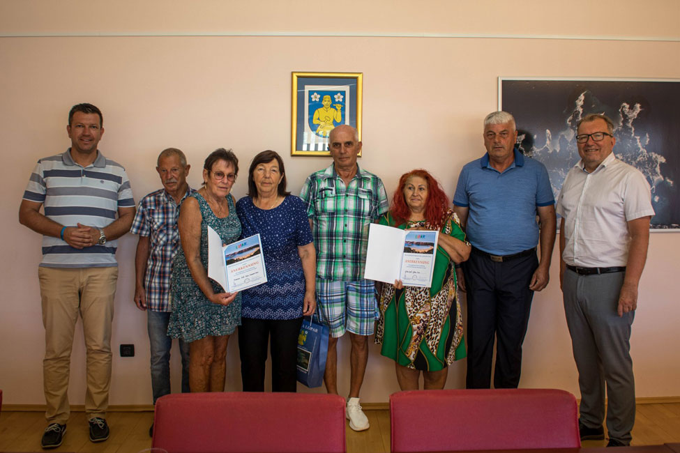 Svečani prijem za dugogodišnje goste Lopara, njemački i austrijski par Svečani prijem za dugogodišnje goste Lopara, njemački i austrijski par