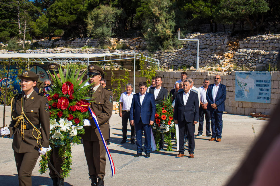 Položeni vijenci i zapaljene svijeće povodom Europskog dana sjećanja na žrtve totalitarnih režima Položeni vijenci i zapaljene svijeće povodom Europskog dana sjećanja na žrtve totalitarnih režima