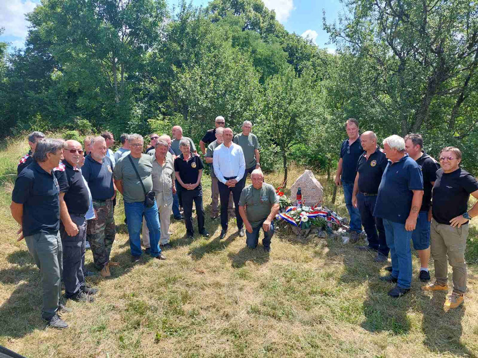 Rabljani u Gospiću i na Ljubovu odali počast poginulim hrvatskim braniteljima