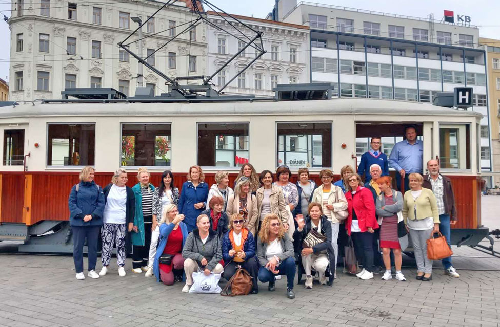 Zbor Refuli uveličao svečanost imenovanja počasnog konzula RH u Brnu Zbor Refuli uveličao svečanost imenovanja počasnog konzula RH u Brnu
