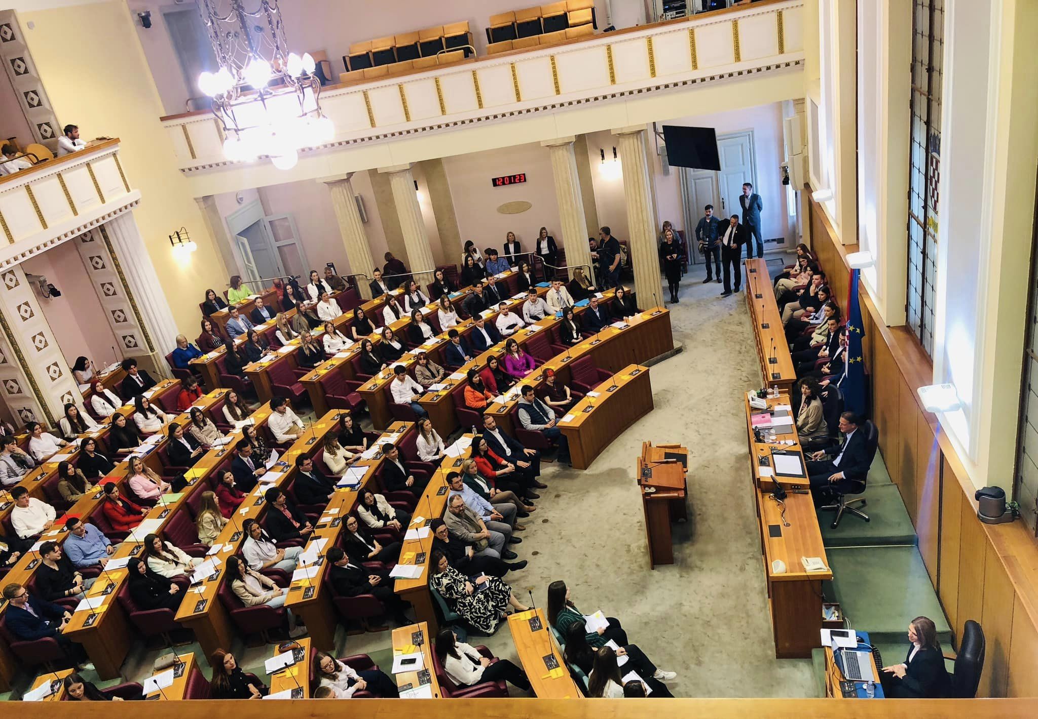 U Saboru održana 11. simulirana sjednica na kojoj su sudjelovali i rapski srednjoškolci
