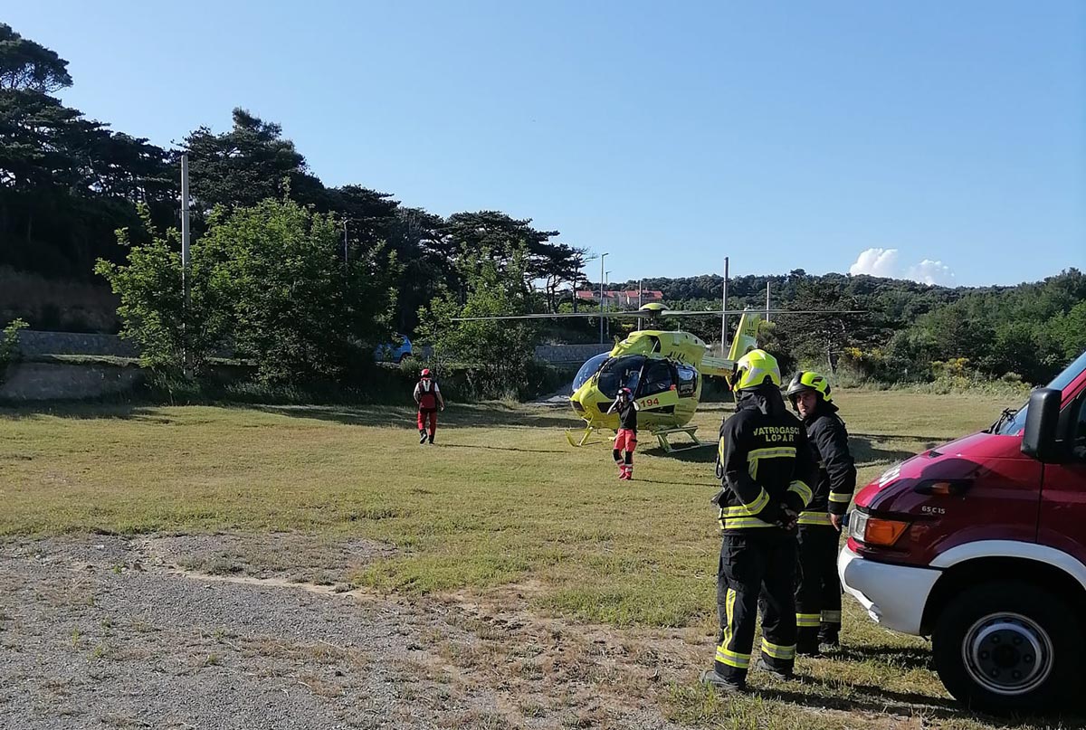 Radnik motornom pilom ozlijedio ruku, helikopter HMS-a sletio kod plaže Livačina