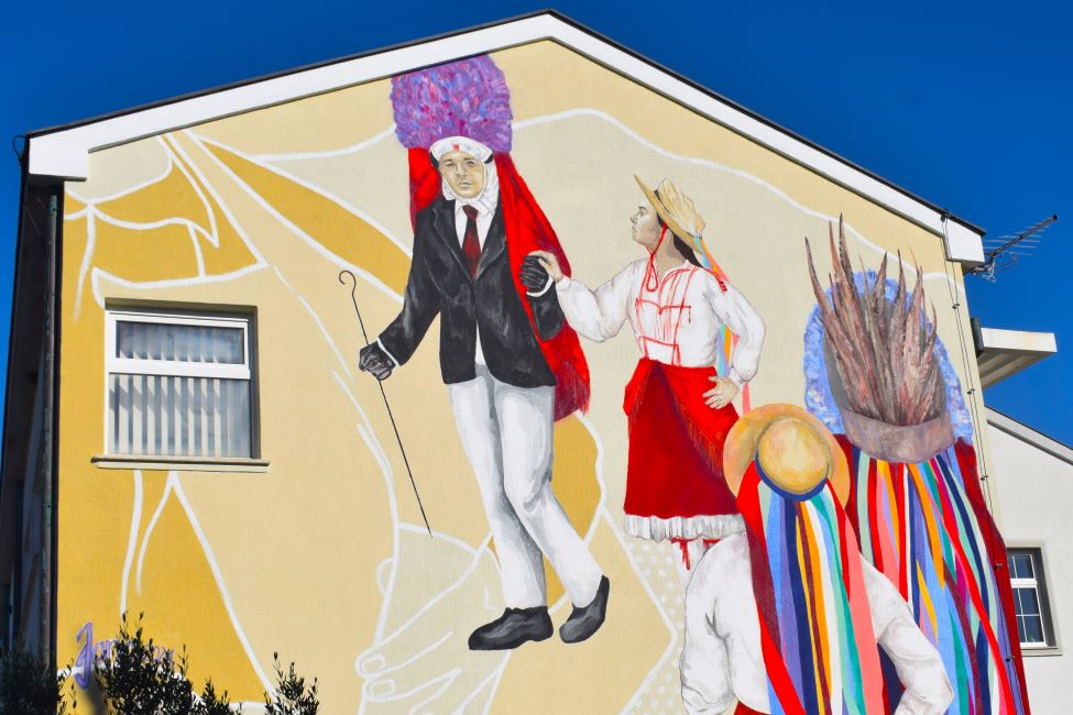 Mural Jane Danilović s motivom loparskih maškara sada krasi centar Lopara