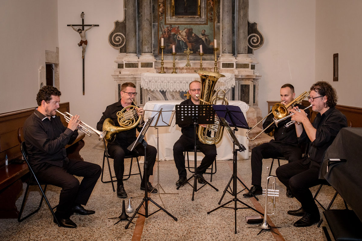 FOTO | Podium Brass Kvintet nastupio u predivnom ambijentu crkve sv. Križa