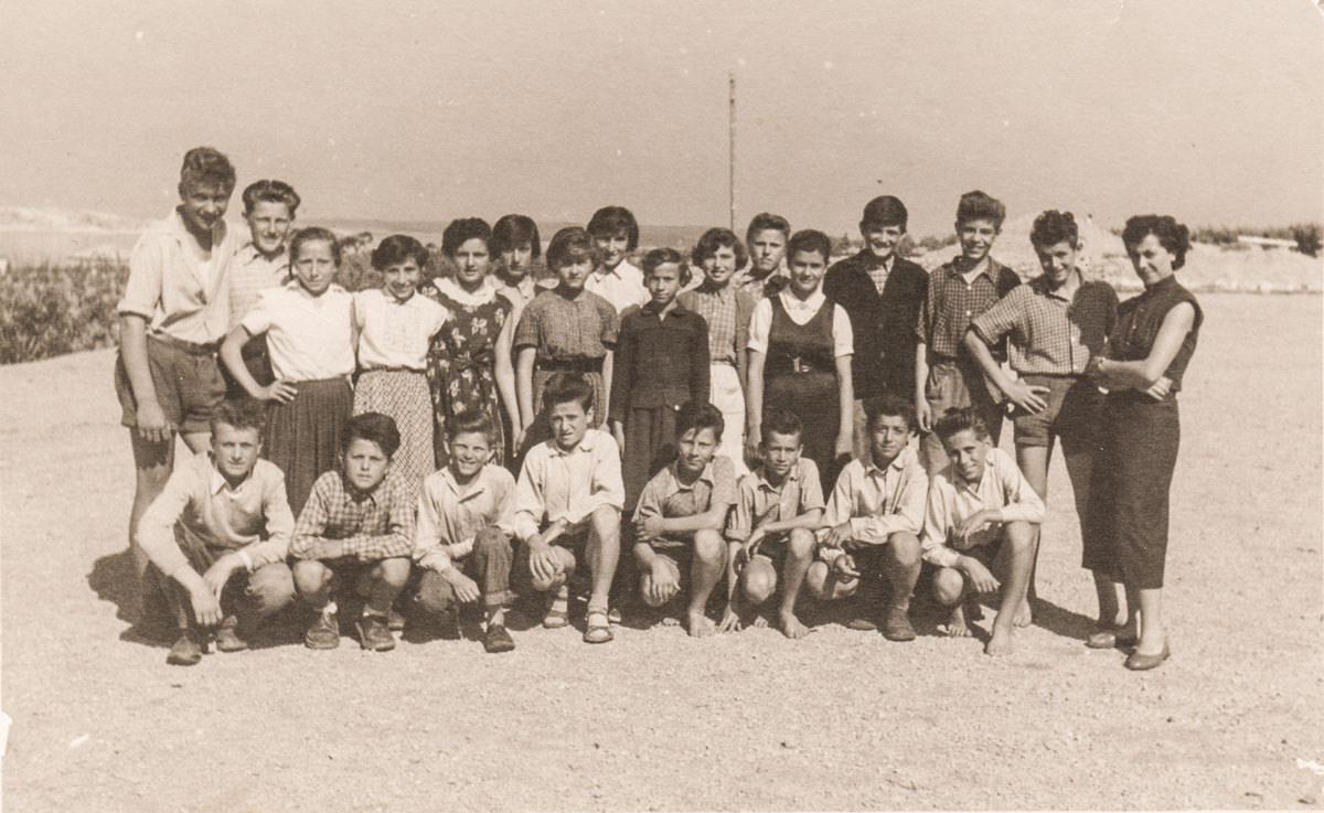 FOTOMEMORIJA | Zlatna I. generacija Narodne osmogodišnje škole u Barbatu (šk.g. 1956./57.)