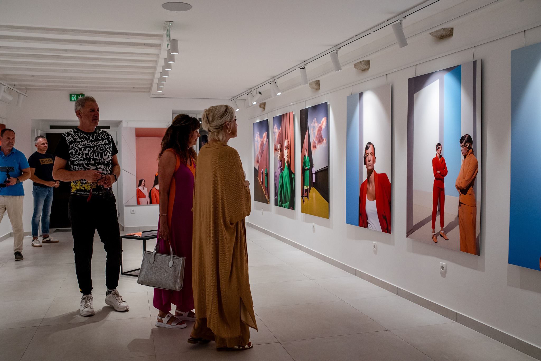 Rebeka Legović je u Galeriji Rab otvorila izložbu fotografija ”Prioritetna otkrića”