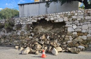 Oprez! Ponovno se urušio dio zida na cesti prema Kamporu