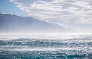 Olujna bura zadaje probleme u pomorskom i cestovnom prometu