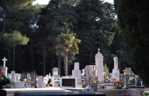 Zbog visokih temperatura, pogrebi na Rabu tijekom ljeta održavat će se u jutarnjim terminima