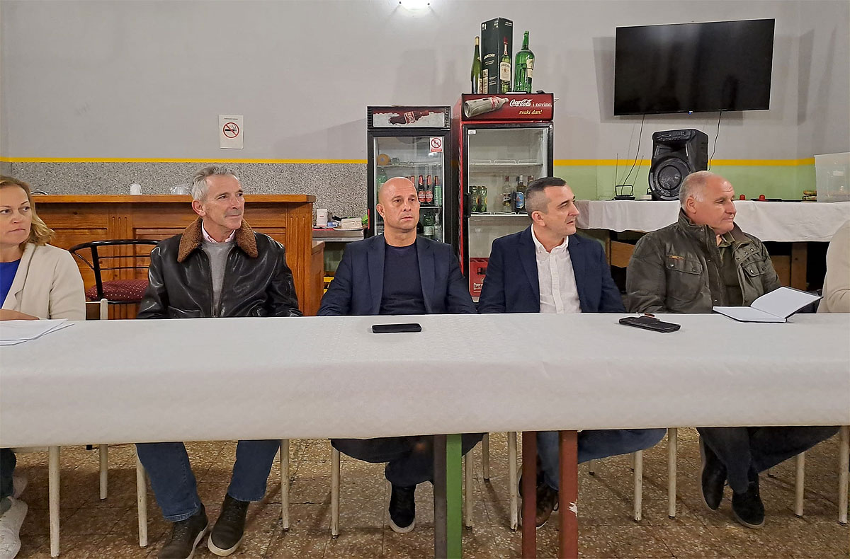 Na zbor građana Mundanija puno se razgovaralo o uređenju cesta i planu za dječji vrtić