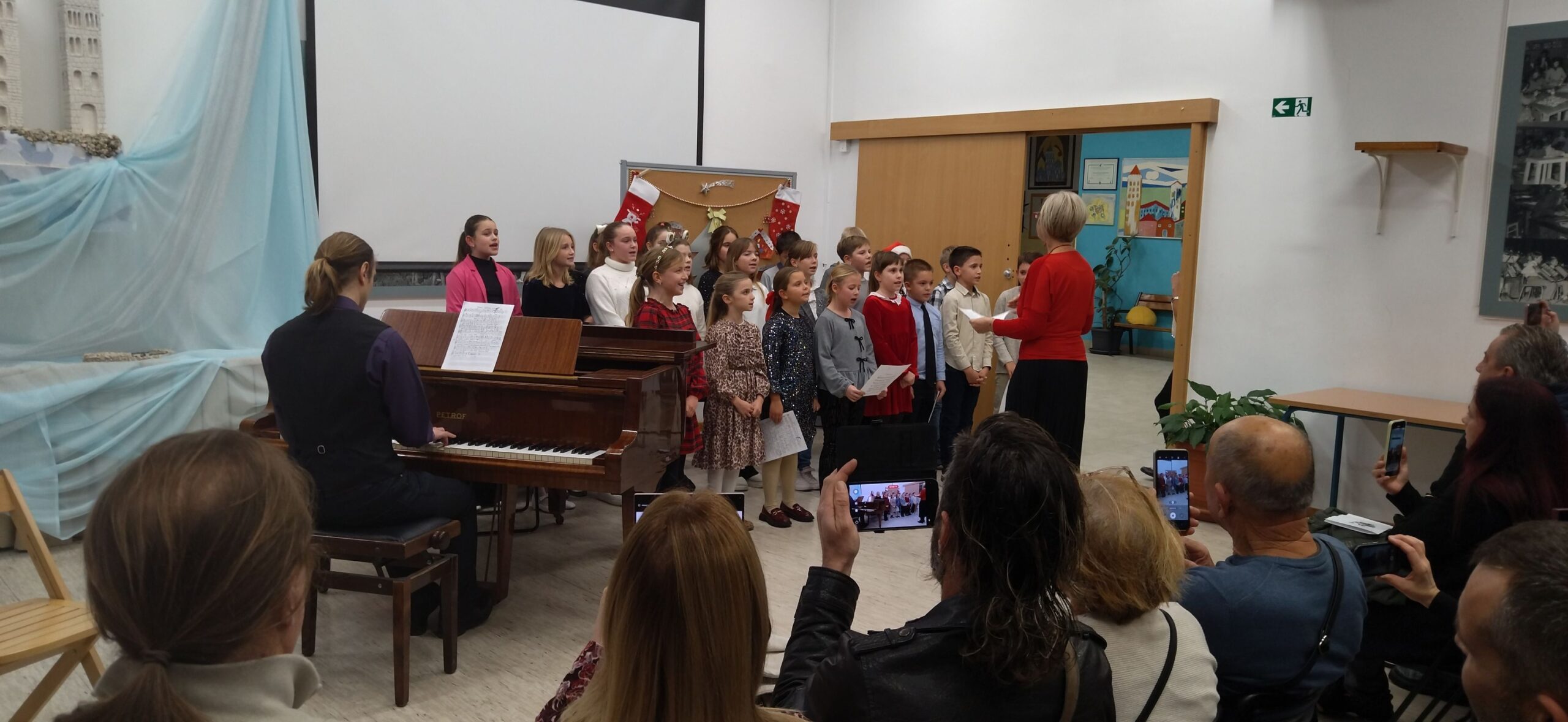 Uoči Sv. Nikole, u matičnoj školi održan koncert učenika Glazbene škole Rab Uoči Sv. Nikole, u matičnoj školi održan koncert učenika Glazbene škole Rab
