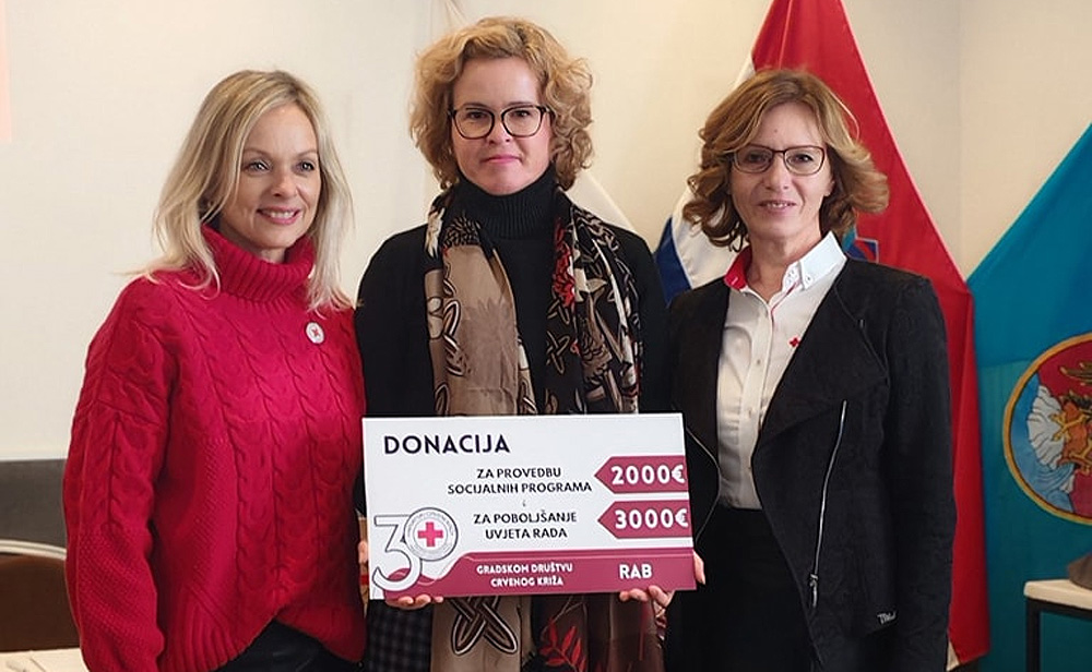 GDCK Rab uručen simbolični ček s donacijom vrijednosti 5.000 eura GDCK Rab uručen simbolični ček s donacijom vrijednosti 5.000 eura