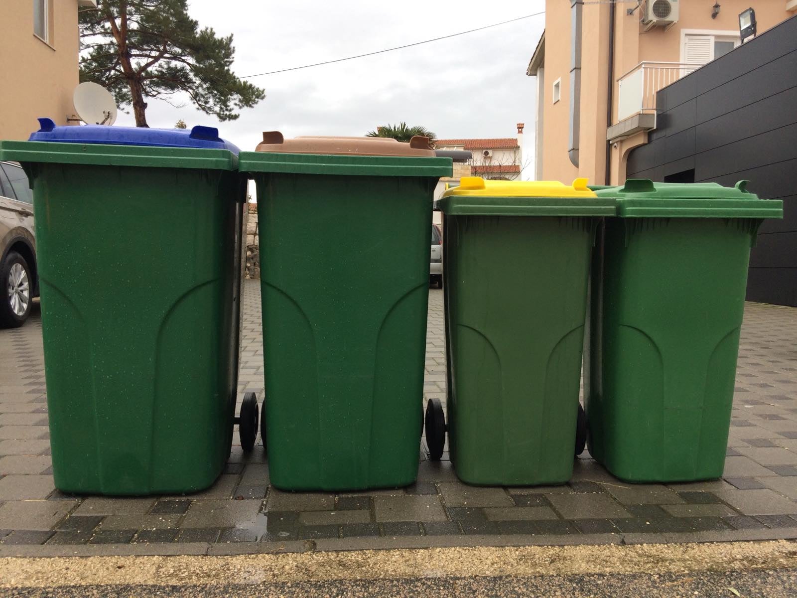Orkanska bura poremetila odvoz otpada na Rabu. Lopar Vrutak ima obavijest o prikupu otpada