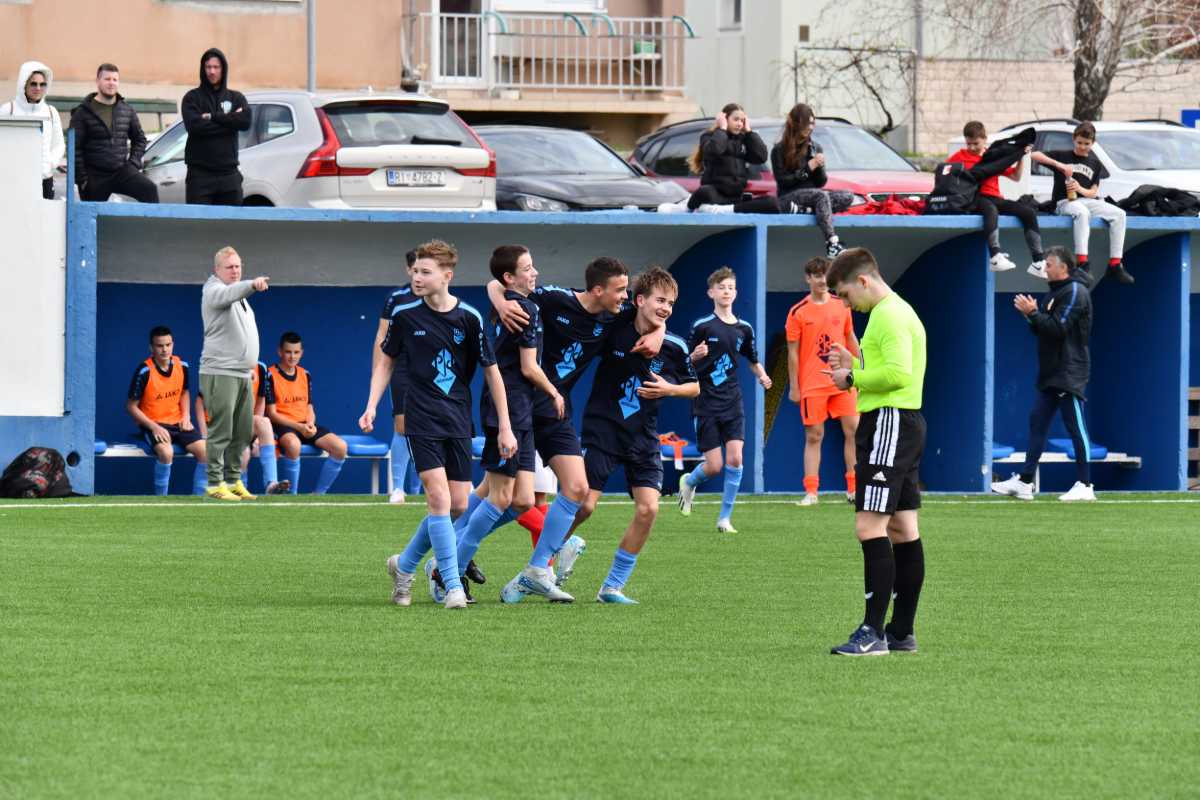 FOTO | Seniori i pioniri NK Rab sigurnim pobjedama razveselili domaće navijače FOTO | Seniori i pioniri NK Rab sigurnim pobjedama razveselili domaće navijače
