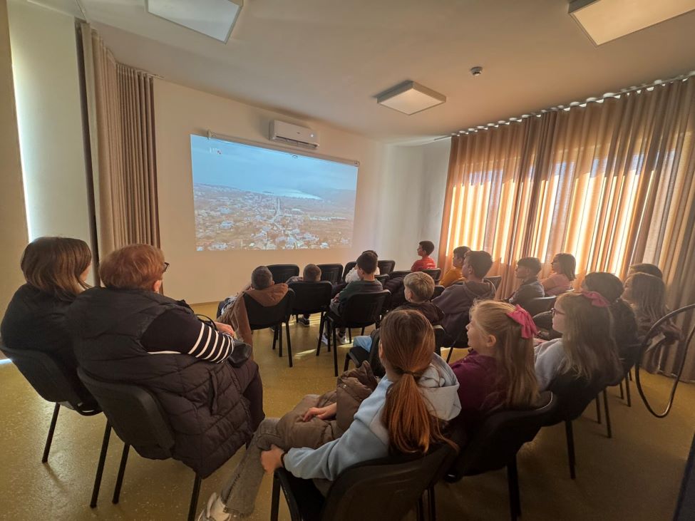 Uoči Mesopusta, učenici 3. i 4. razreda PŠ-a Lopar posjetili Interpretacijski centar