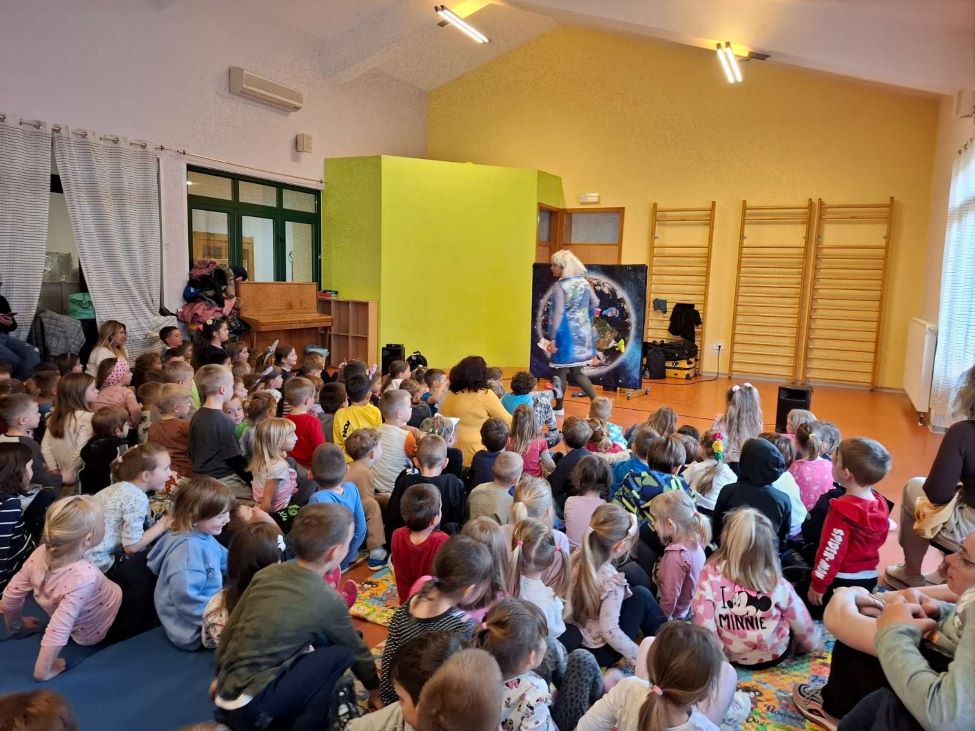 Djeca uživala u edukativnoj predstavi “Naš zeleni svijet” i naučila niz važnih stvari