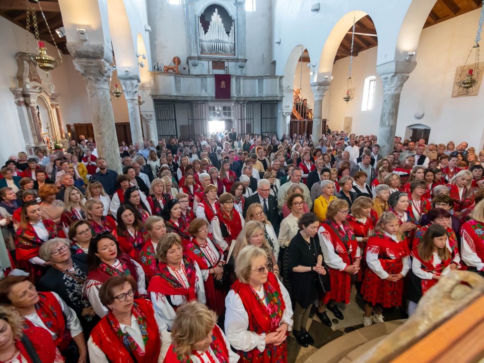 Blagdan Križi na Rabu | Hodočasničko slavlje vjere i predanja Majci Božjoj Blagdan Križi na Rabu | Hodočasničko slavlje vjere i predanja Majci Božjoj