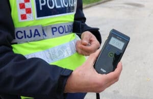 Policija u Loparu zaustavila 46-godišnjeg vozača s 2,37 promila alkohola