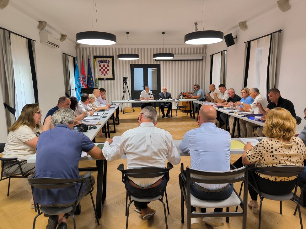 Čak šest sati rasprave i sadržajan aktualni (dvo)sat obilježili II. sjednicu GV-a Grada Raba