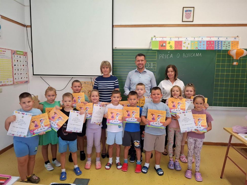 Načelnik Jakuc posjetio prvašiće PŠ-a Lopar, uručio svakom prigodan poklon