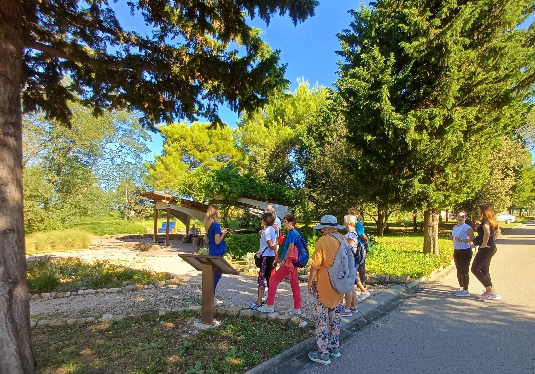 Održana meditativna šetnja u šumi Dundo uz djelatnike ŽSB Insula, sugrađana te turista