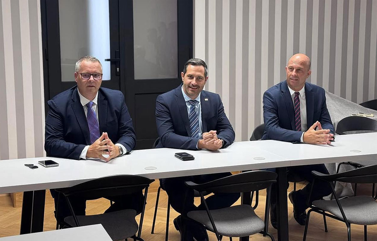 Ministar Glavina i direktor HTZ-a Staničić održali sastanak s gradonačelnikom Grgurićem Ministar Glavina i direktor HTZ-a Staničić održali sastanak s gradonačelnikom Grgurićem