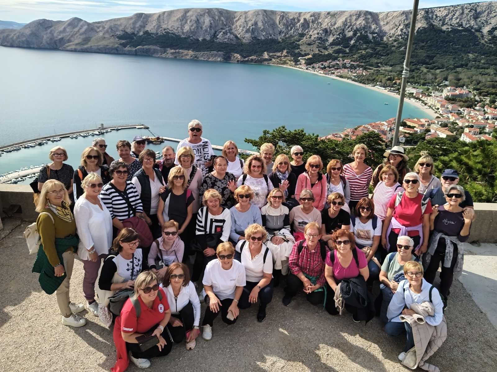 Predivan dan, glagoljica i druženje – odrađen HodaMare izlet u Bašku Predivan dan, glagoljica i druženje – odrađen HodaMare izlet u Bašku