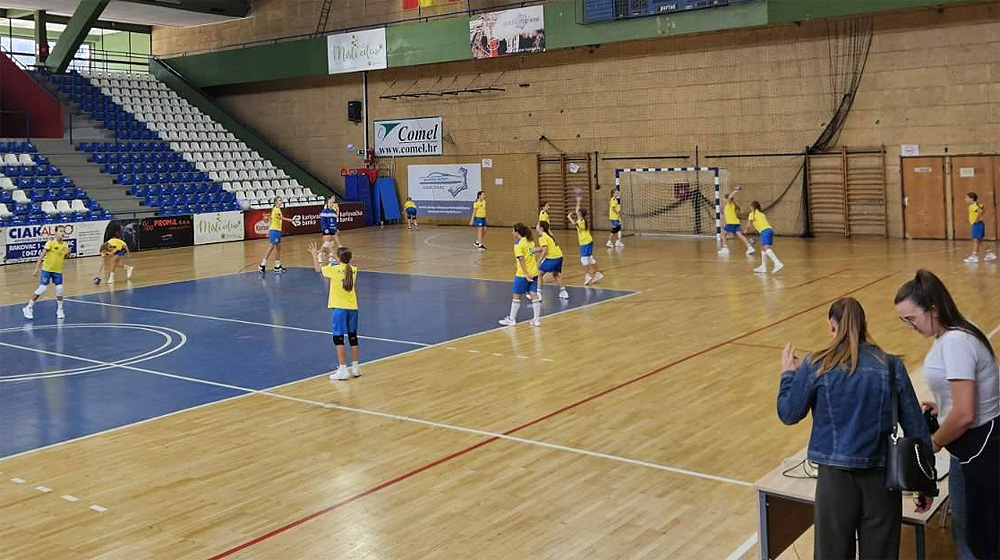 Djevojčice U11 RK Rab pobjedom i porazom počele novu sezonu u županijskoj ligi