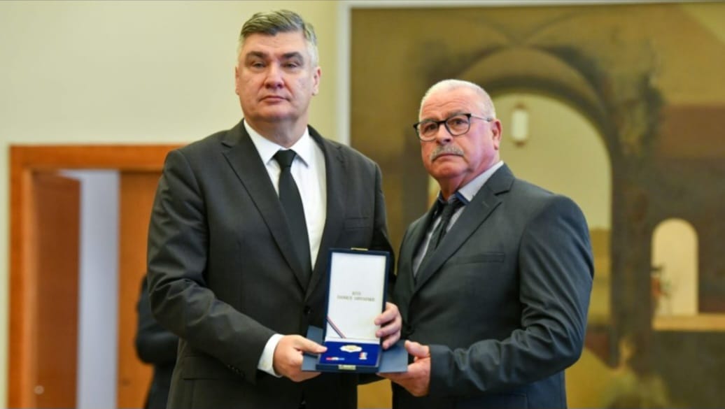 Rabljanin Franjo Beg odlikovan Redom Danice hrvatske s likom Katarine Zrinski za darivanje krvi više od 100 puta Rabljanin Franjo Beg odlikovan Redom Danice hrvatske s likom Katarine Zrinski za darivanje krvi više od 100 puta