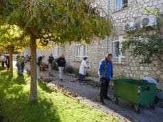 U bolničkom parku Insule održana mini eko akcija!