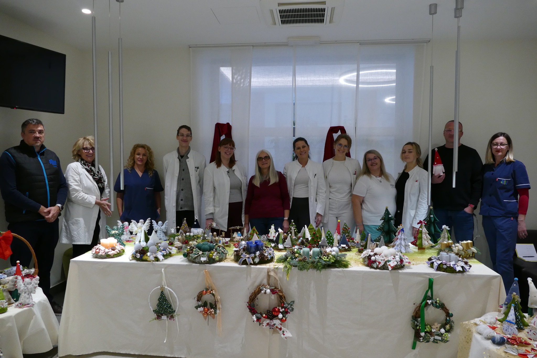 U foajeu Poliklinike Insula otvorena tradicionalna Božićna izložba!