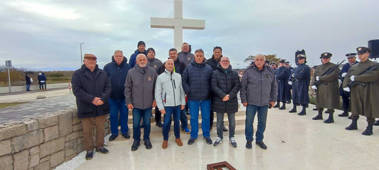 Rapski branitelji i gradonačelnik Grgurić sudjelovali u koloni sjećanja u Škabrnji