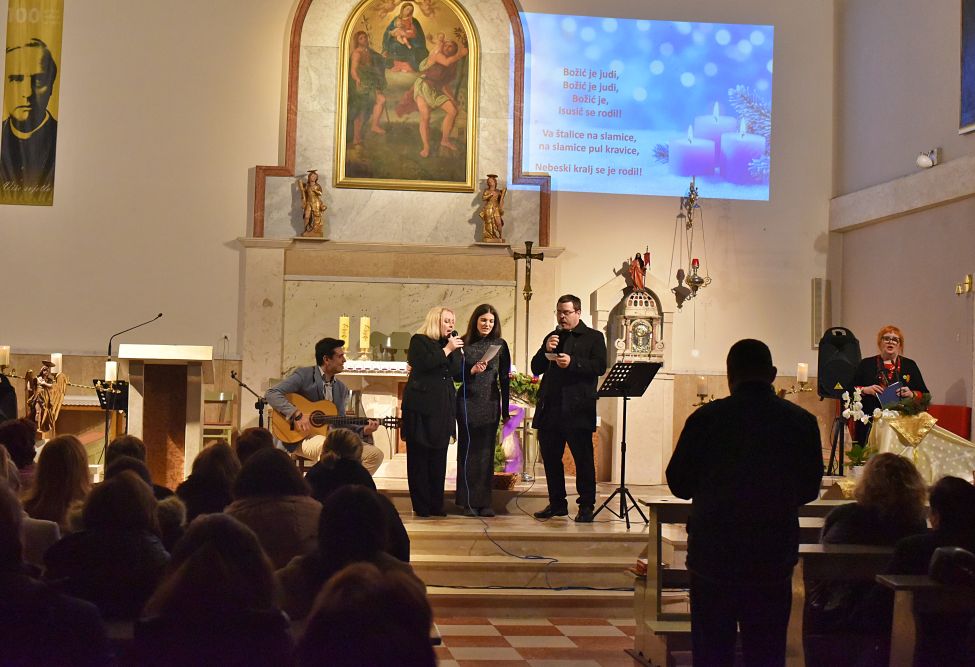 Blagdanska glazbena večer u Loparu: “Božić je judi” okupio brojne posjetitelje