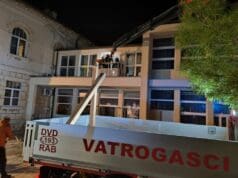 U srednjoj školi održana edukativna evakuacijska vježba s vatrogascima